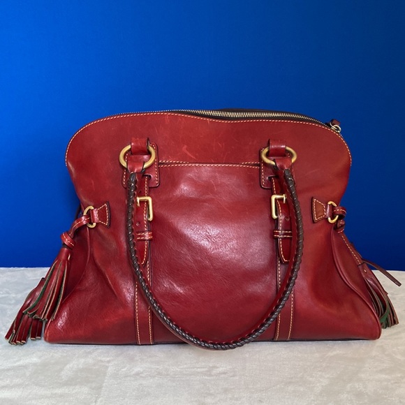 Elegant Red Leather Handbag - Picture 2 of 16